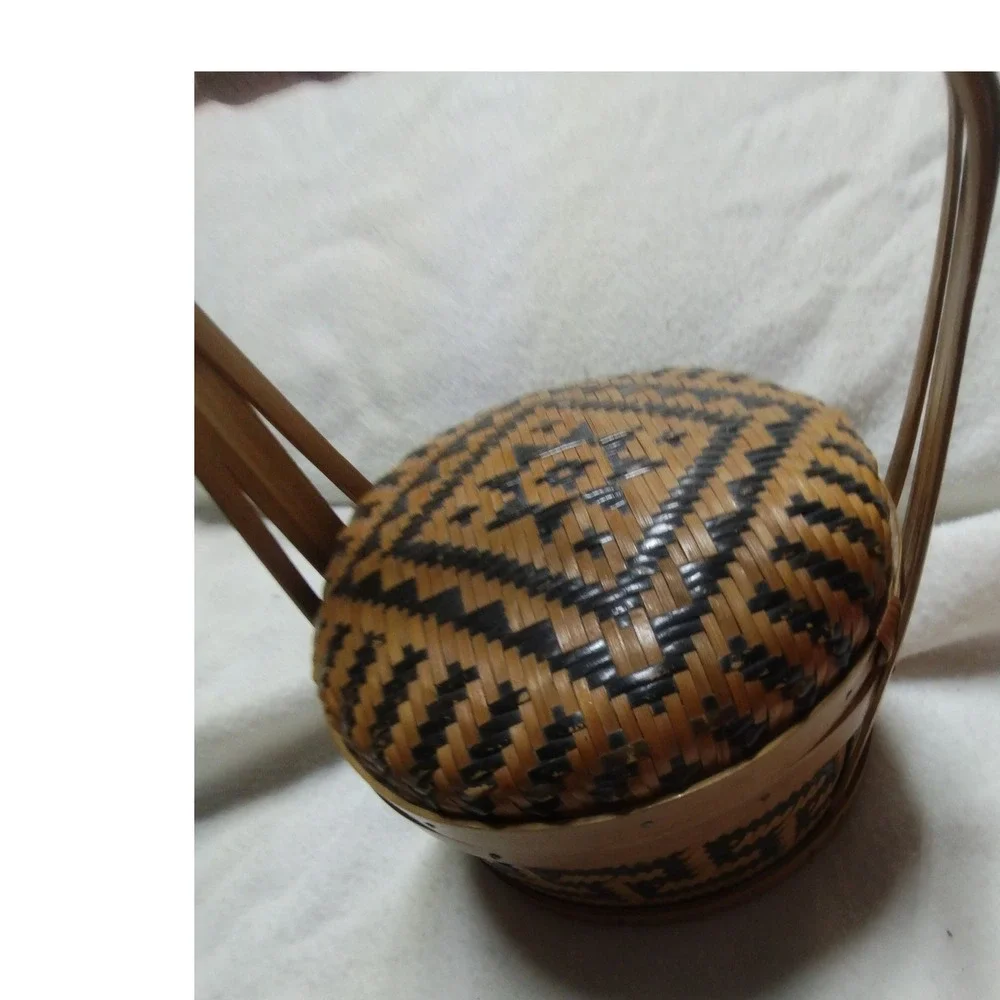 Vintage‎ Handwoven Bamboo Basket with Lid Handle Woven Trinket Sewing Box